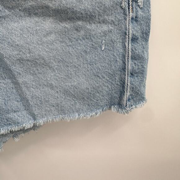 LEVI'S  Ribcage Raw Hem Light Wash Denim Shorts // 29 - Picture 9 of 14